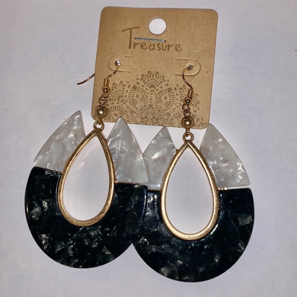 Treasure acrylic black & white teardrop earrings